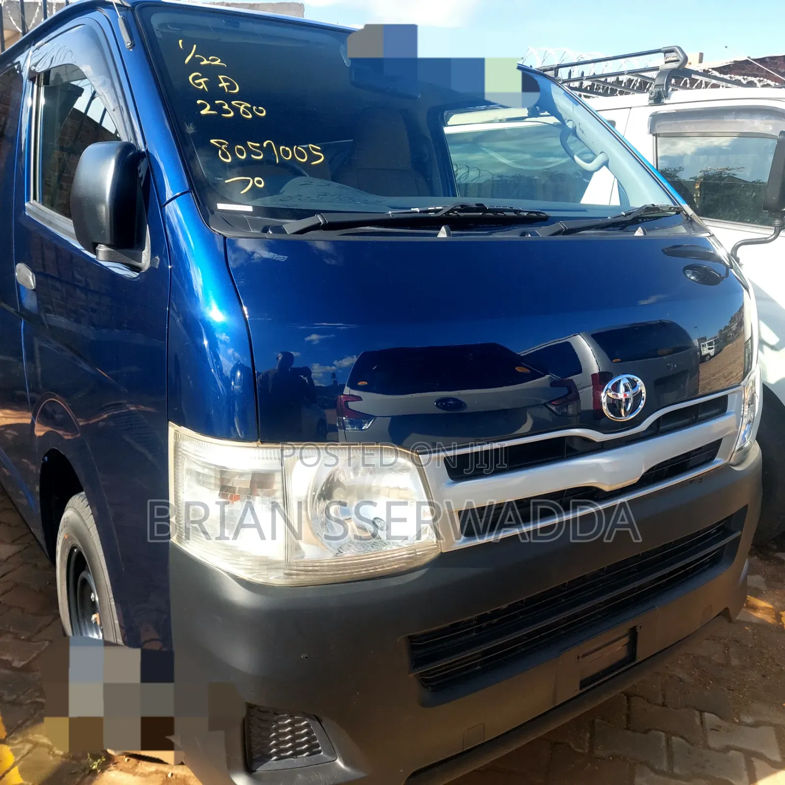 Toyota HiAce 2013 Blue
