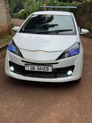 Toyota Vitz 1.5 FWD 5dr 2013 White