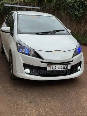 Toyota Vitz 1.5 FWD 5dr 2013 White