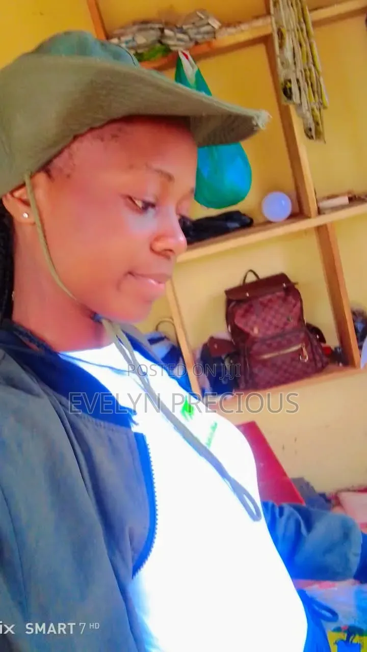 Am Real Looking for a Cv Around Jinja