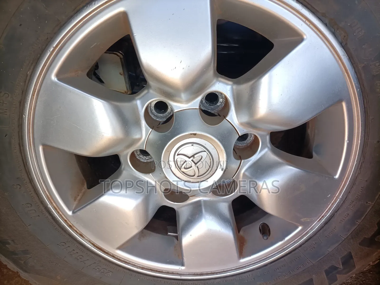 Toyota Hilix Rims (With Free Tires)