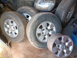 Toyota Hilix Rims (With Free Tires)