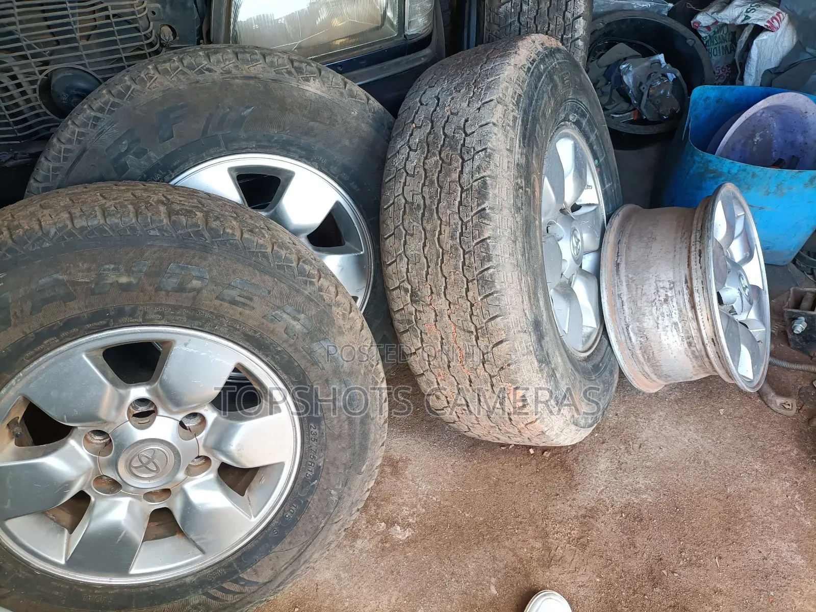 Toyota Hilix Rims (With Free Tires)