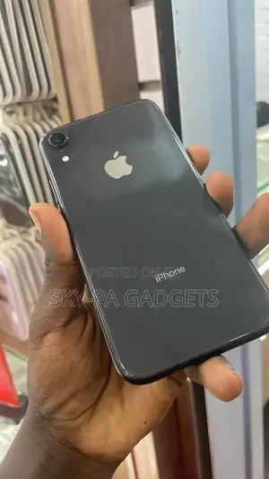 New Apple iPhone XR 64 GB Black