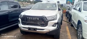 New Toyota Hilux 2025 White