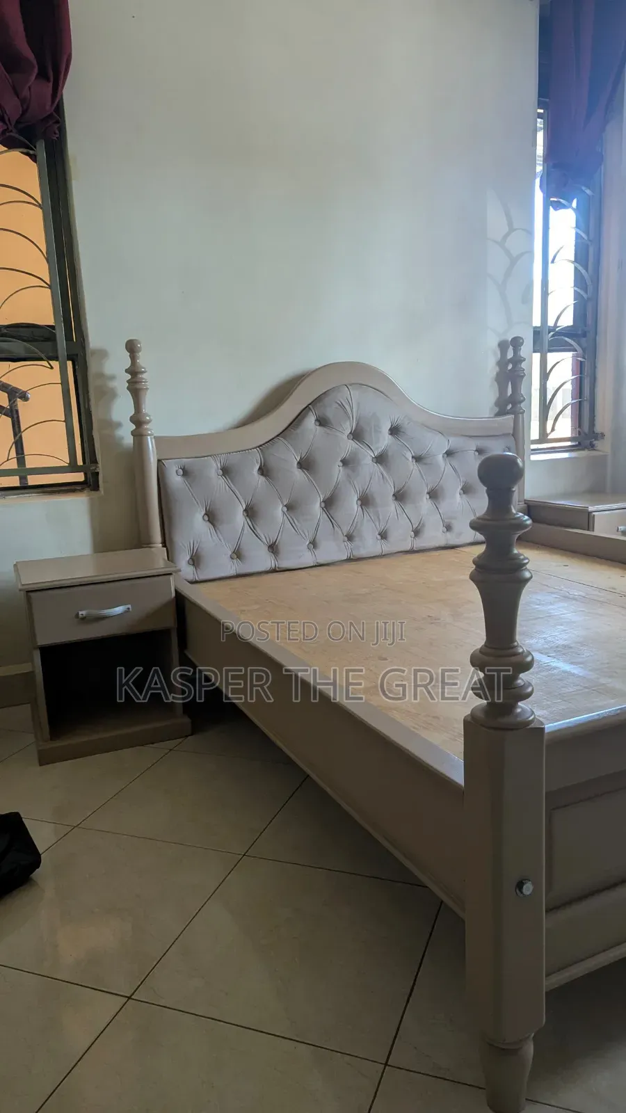 Queen Size Bed With Side Drawers