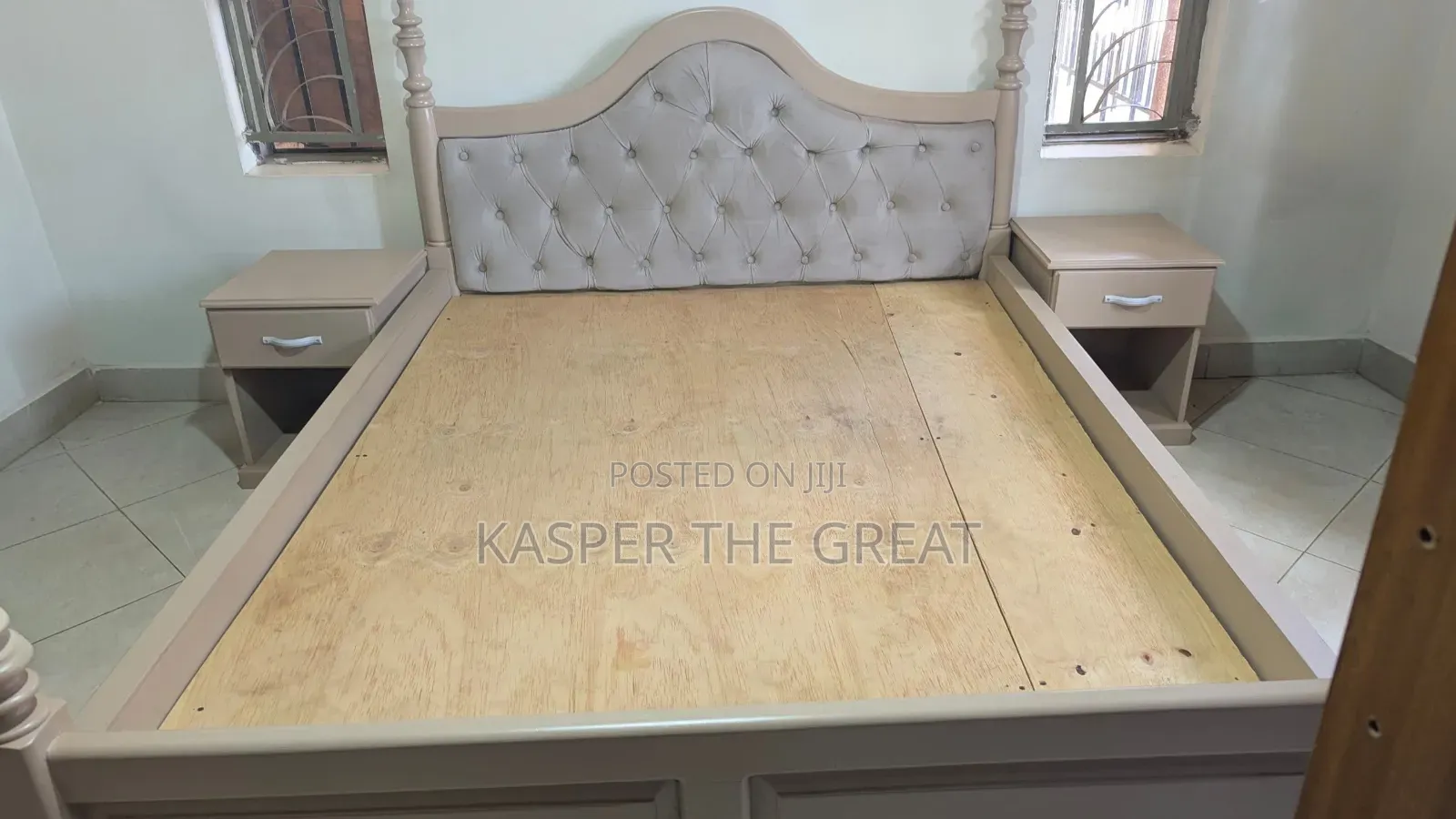 Queen Size Bed With Side Drawers