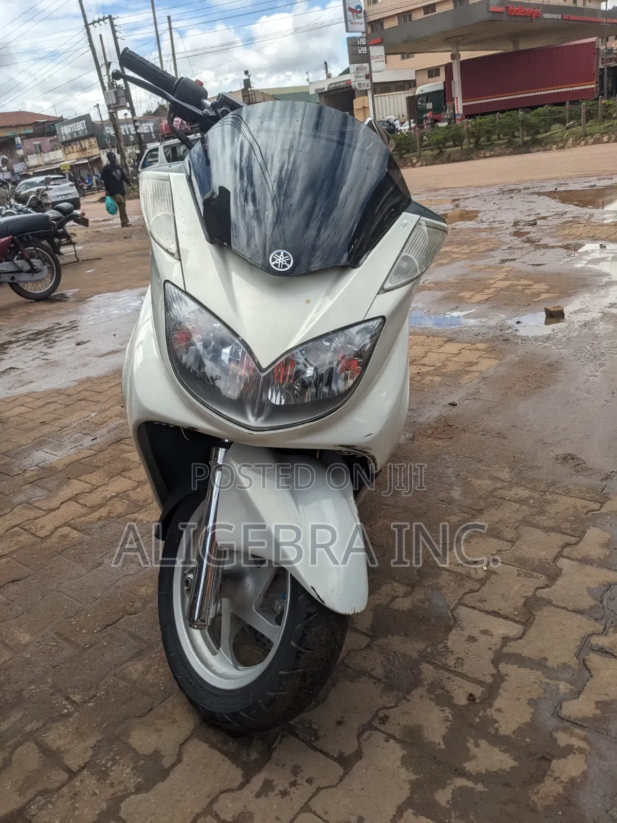 Yamaha Majesty 2024 White