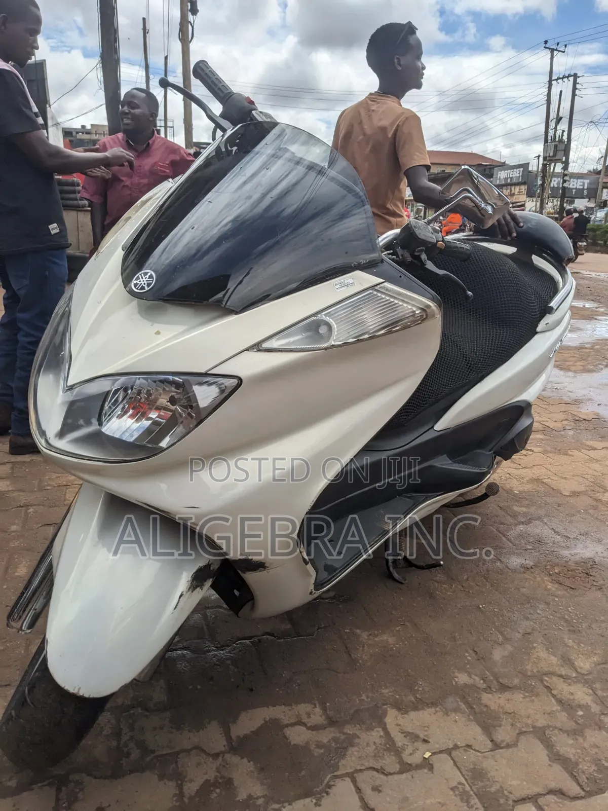 Yamaha Majesty 2024 White