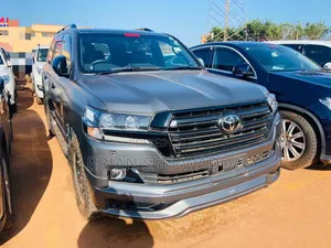 Toyota Land Cruiser 4.6 V8 GX 2017 Gray