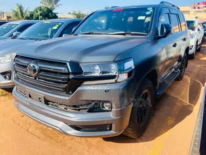 Toyota Land Cruiser 4.6 V8 GX 2017 Gray