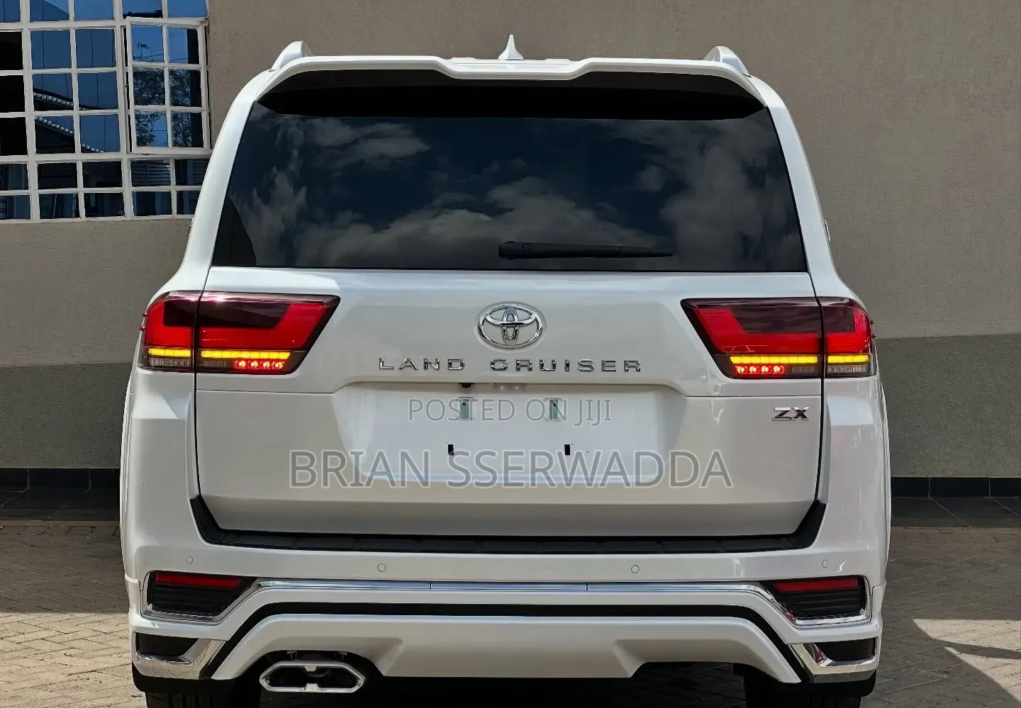 Toyota Land Cruiser LC300 2024 White