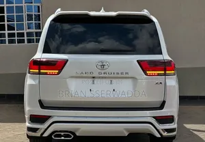 Toyota Land Cruiser LC300 2024 White