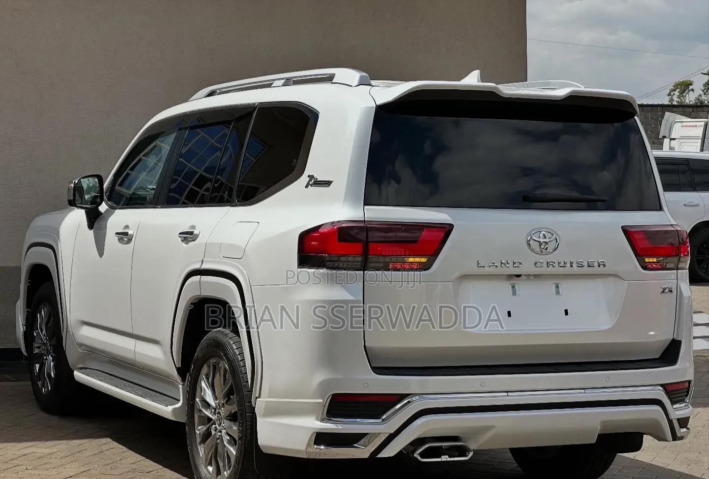 Toyota Land Cruiser LC300 2024 White