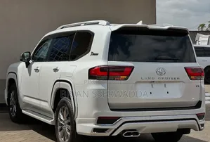 Toyota Land Cruiser LC300 2024 White