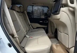 Toyota Land Cruiser LC300 2024 White