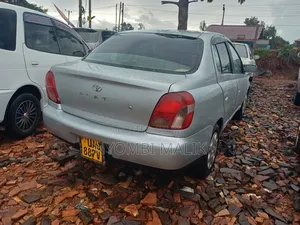 Toyota Platz 2002 Silver