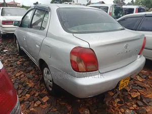 Toyota Platz 2002 Silver