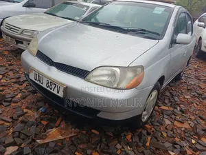Toyota Platz 2002 Silver