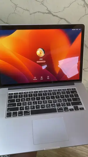 New Laptop Apple MacBook Pro 16GB Intel Core i7 SSD 512GB