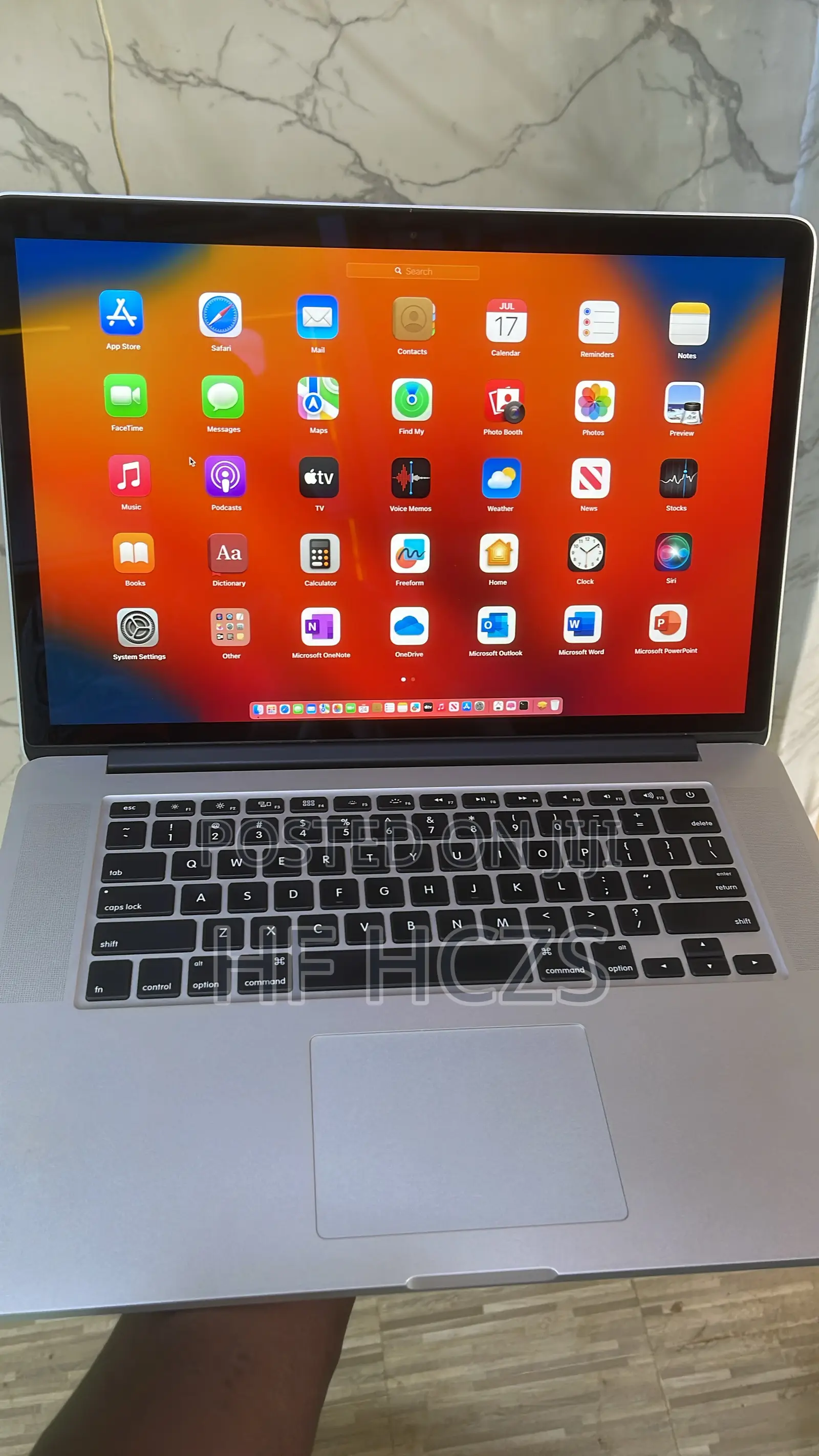 New Laptop Apple MacBook Pro 16GB Intel Core i7 SSD 512GB
