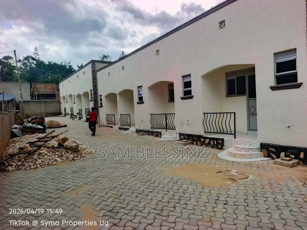 8bdrm Duplex in Matuuga Town, Wakiso / Wakiso for sale