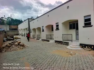 8bdrm Duplex in Matuuga Town, Wakiso / Wakiso for sale