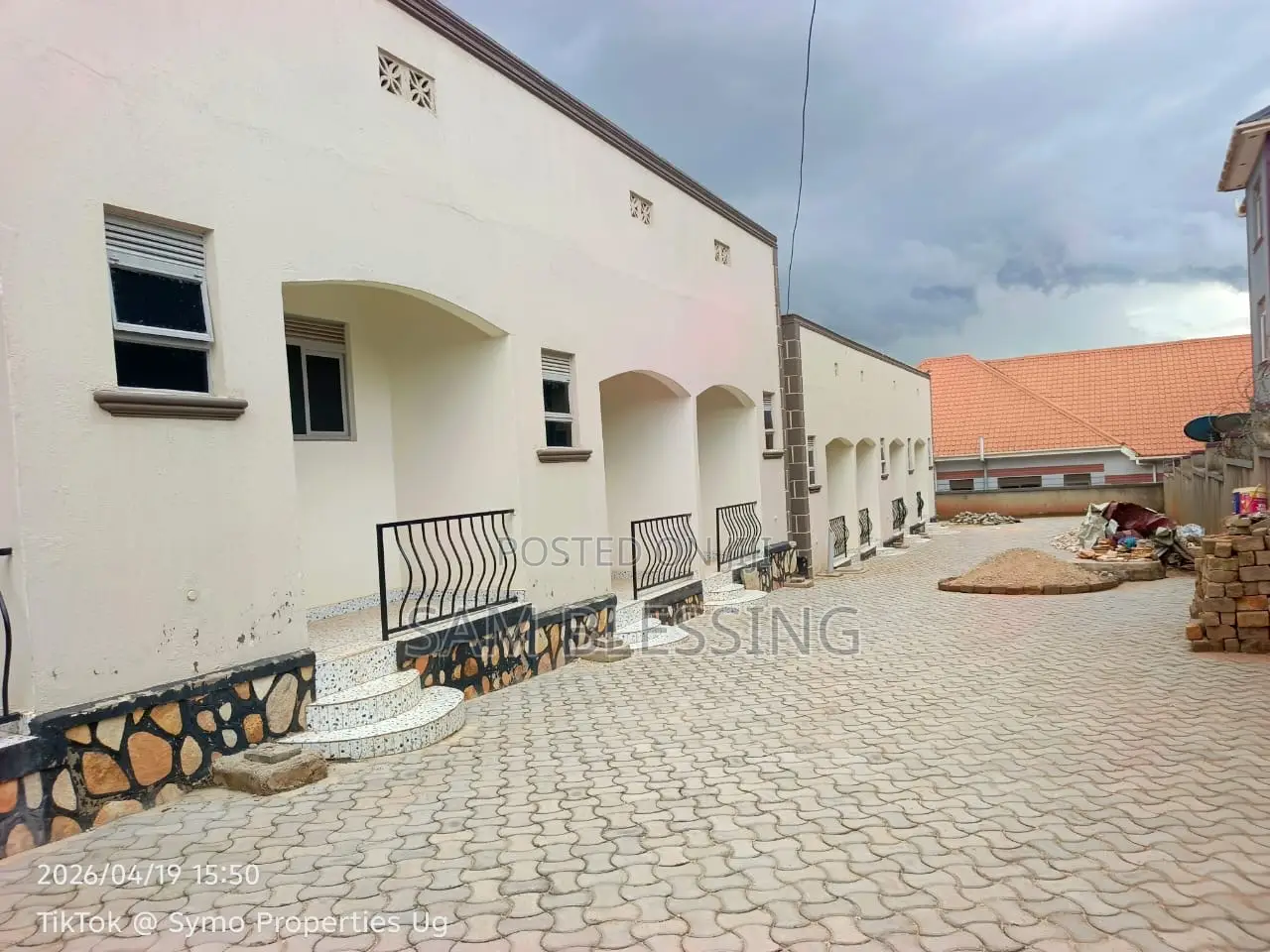 8bdrm Duplex in Matuuga Town, Wakiso / Wakiso for sale