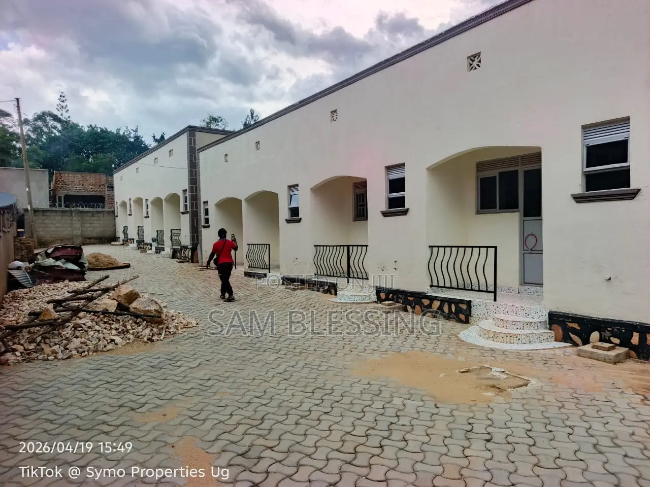 8bdrm Duplex in Matuuga Town, Wakiso / Wakiso for sale
