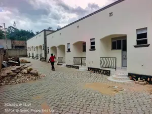 8bdrm Duplex in Matuuga Town, Wakiso / Wakiso for sale