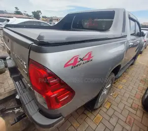 Toyota Hilux 2019 Silver