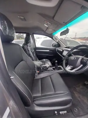 Toyota Hilux 2019 Silver