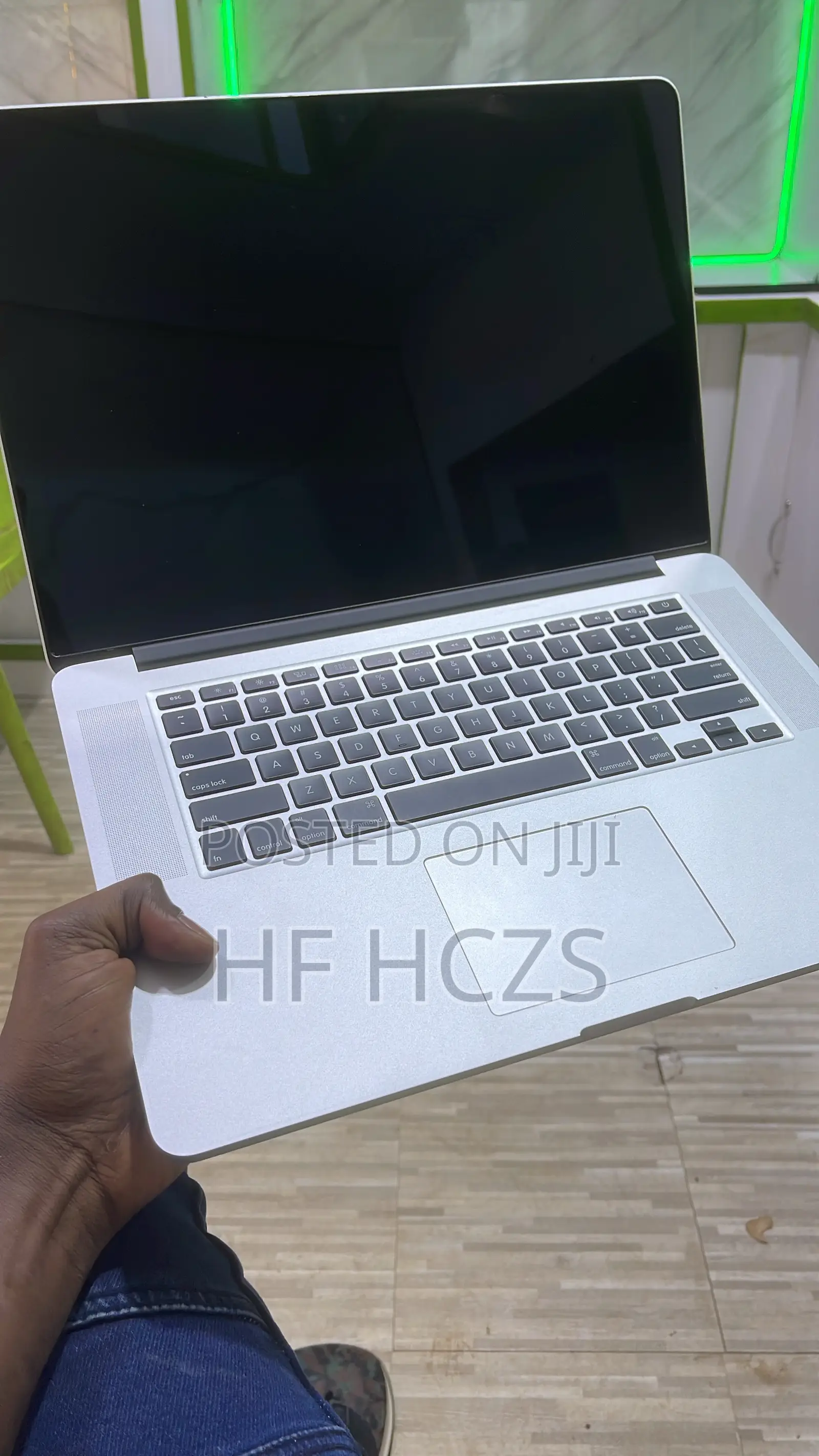 New Laptop Apple MacBook Pro 16GB Intel Core i7 SSD 256GB