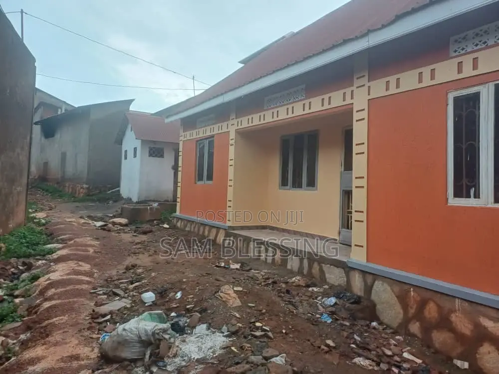 3bdrm House in Namasumba, Makindye for sale
