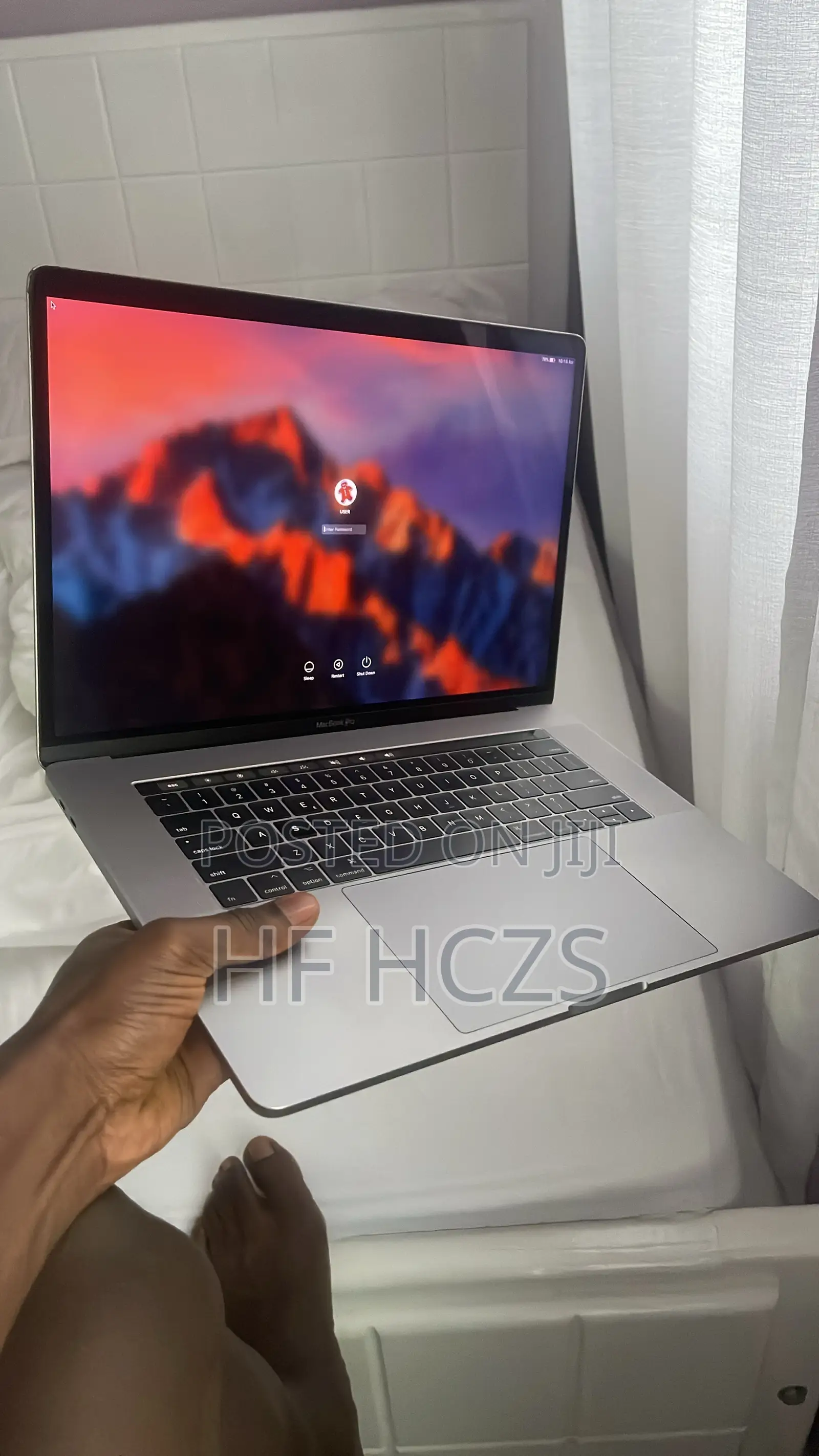 New Laptop Apple MacBook Pro 16GB Intel Core i7 SSD 512GB