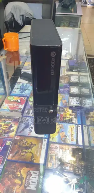 Microsoft Xbox 360 Console - 2 Controllers 10 Popular Games Kit