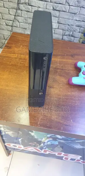 Real Xbox 360: 8 Games 2 Controllers - Fully Tested and Clean