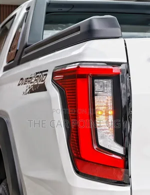 Toyota Hilux 2025 White