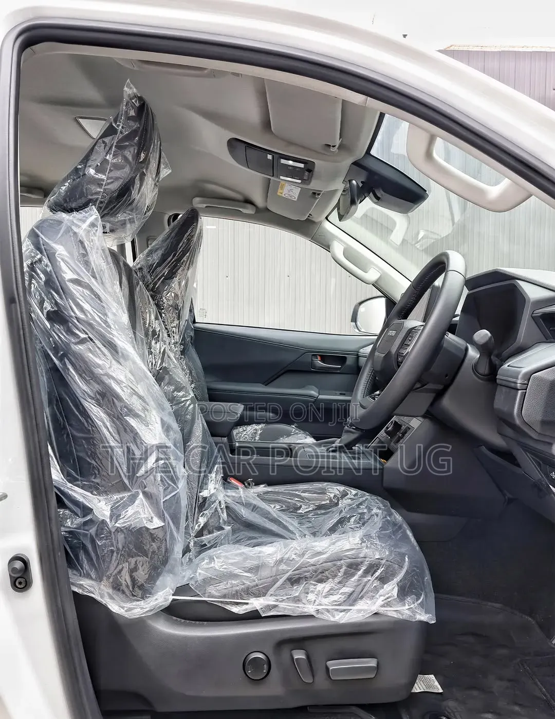 Toyota Hilux 2025 White