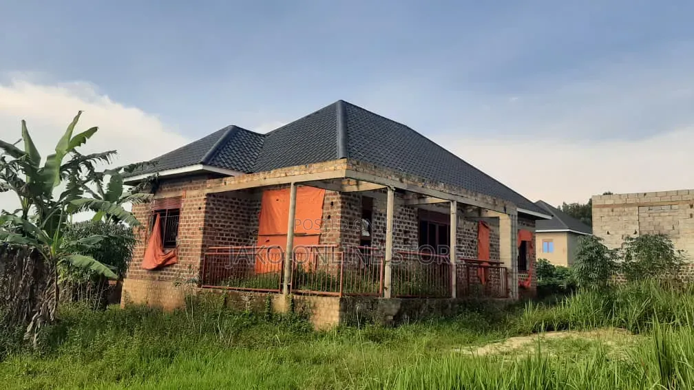 3bdrm House in Mattuga-Kasalirwe, Gombe for sale