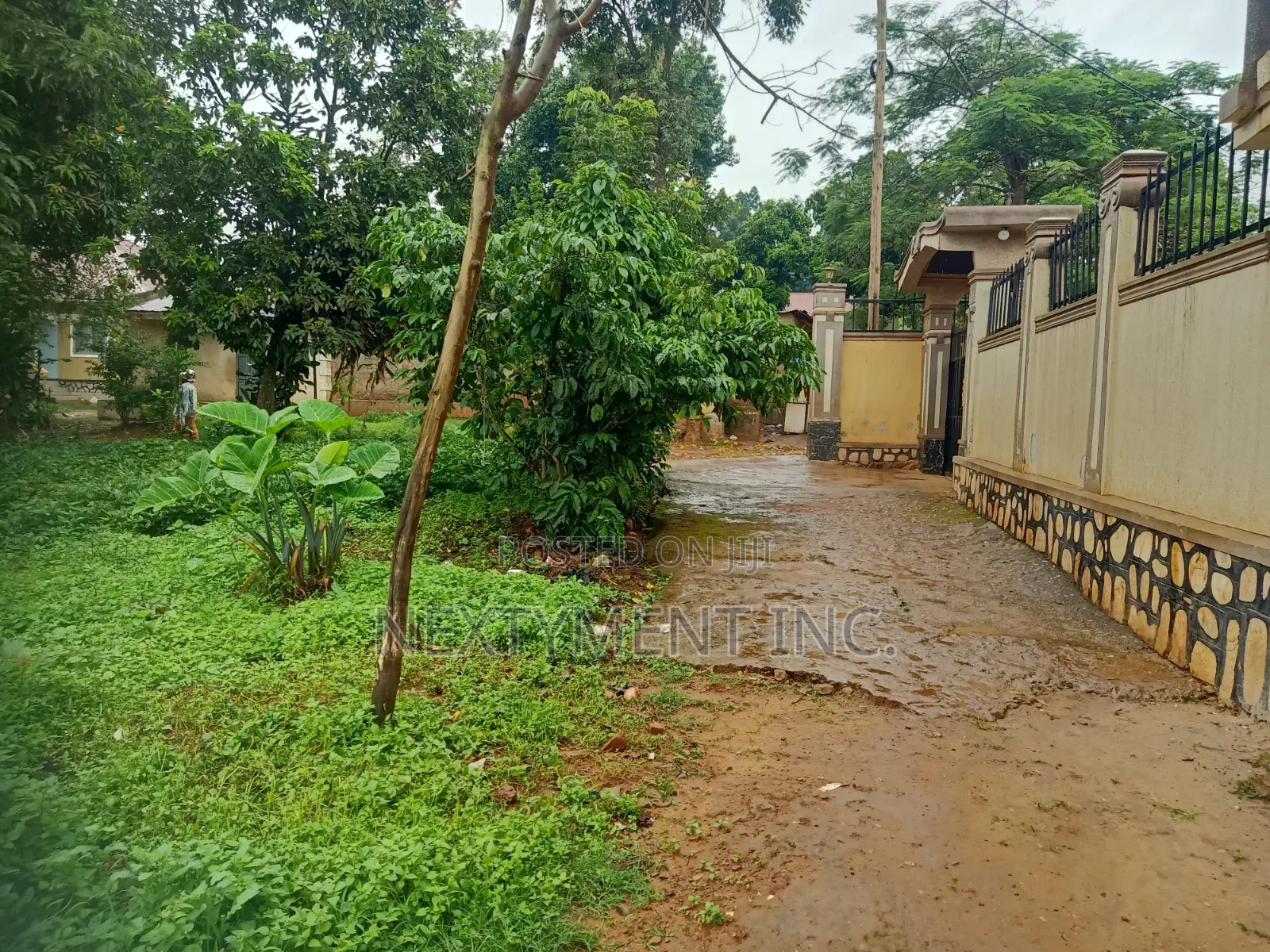 Land for Leasing/Renting in Kyengera on Main Road.