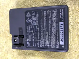 Canon Battery Charger Cg-580 8.4v 1.2a