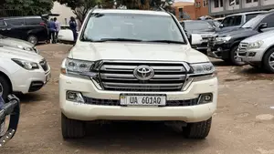 Toyota Land Cruiser Prado 2018 Off white