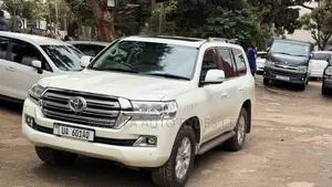 Toyota Land Cruiser Prado 2018 Off white
