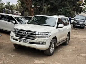 Toyota Land Cruiser Prado 2018 Off white