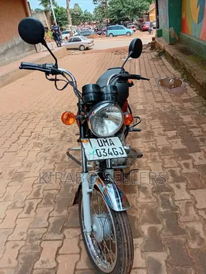 Bajaj Boxer 100 2025 Red