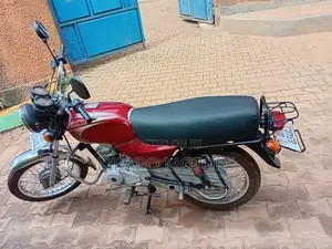 Bajaj Boxer 100 2025 Red
