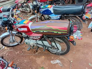Bajaj Boxer 100 2022 Red