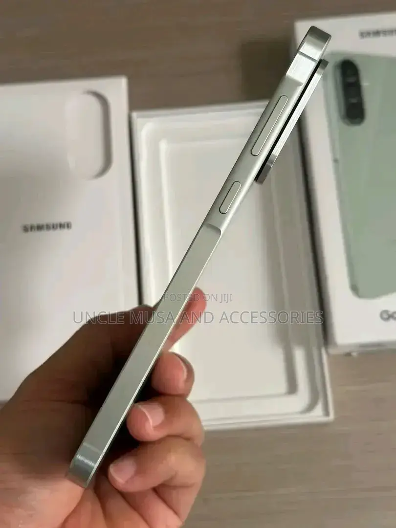 New Samsung Galaxy A56 256 GB Green