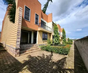 4bdrm Duplex in Kyanja, Central Division for sale